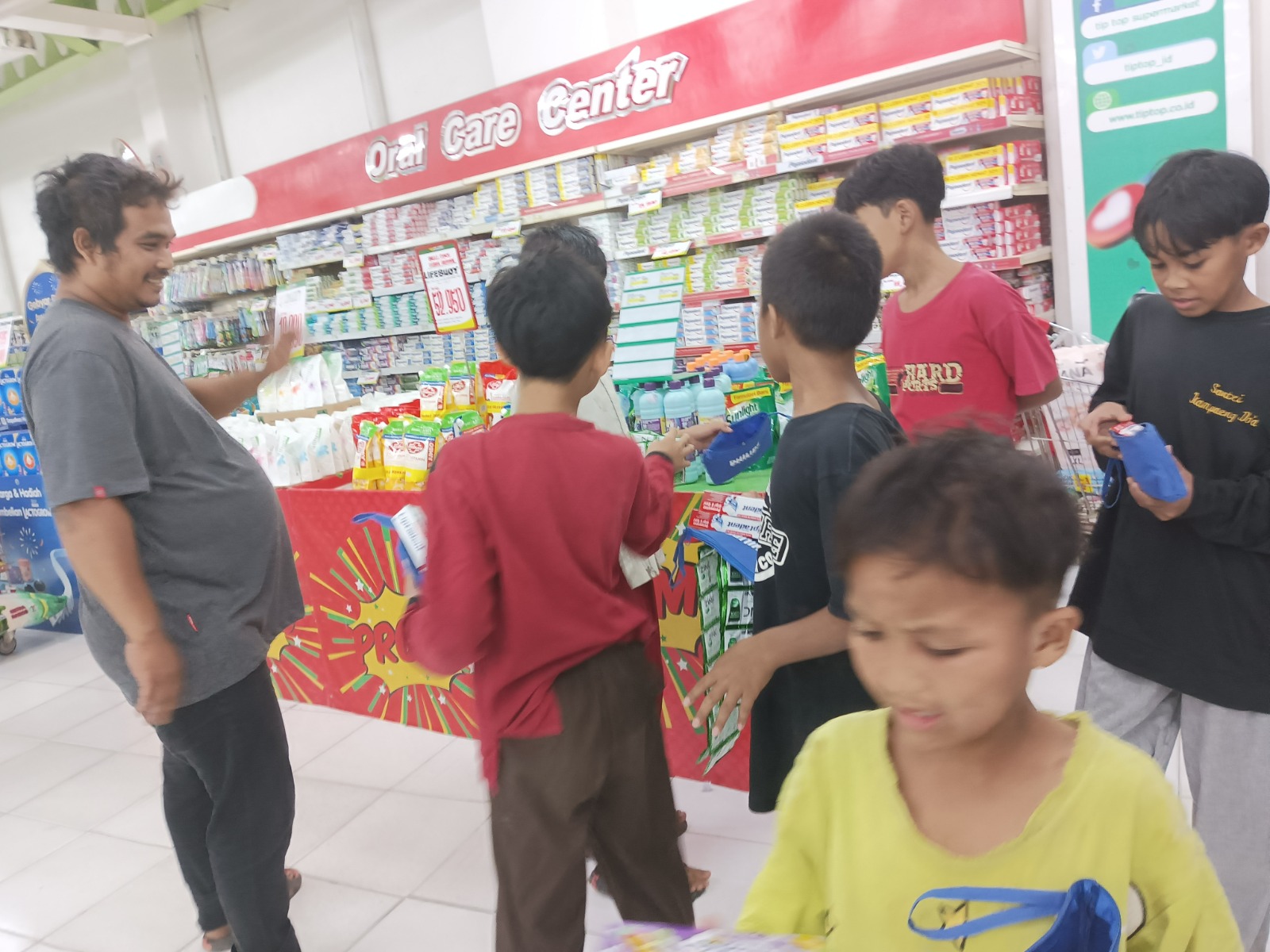 Kampoeng Doa Berbagi Jajan